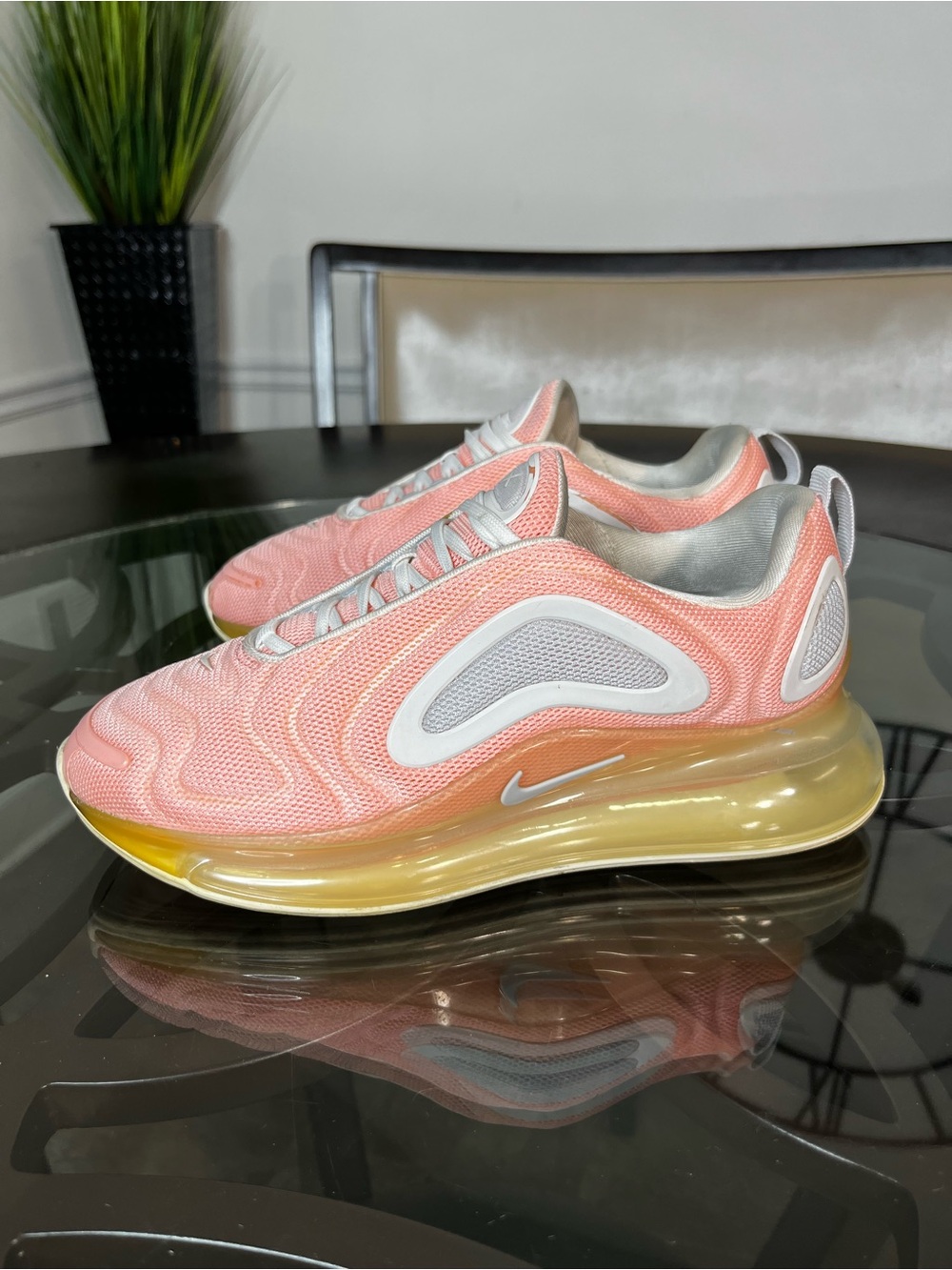 Nike Air Max 720 Beach
Coral Pink Shoe Womens
Size 8